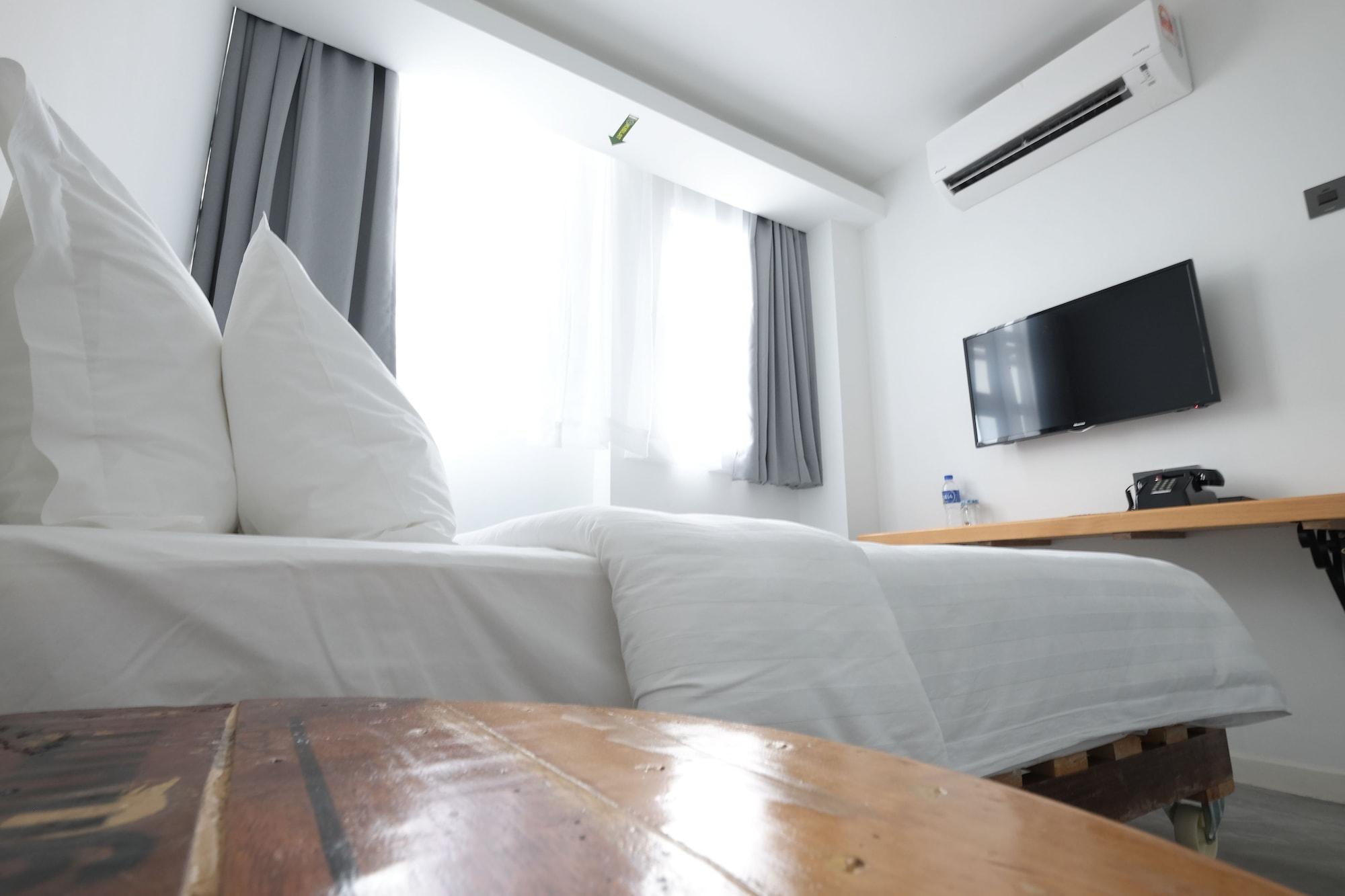 White Loft Hotel Malacca Bagian luar foto