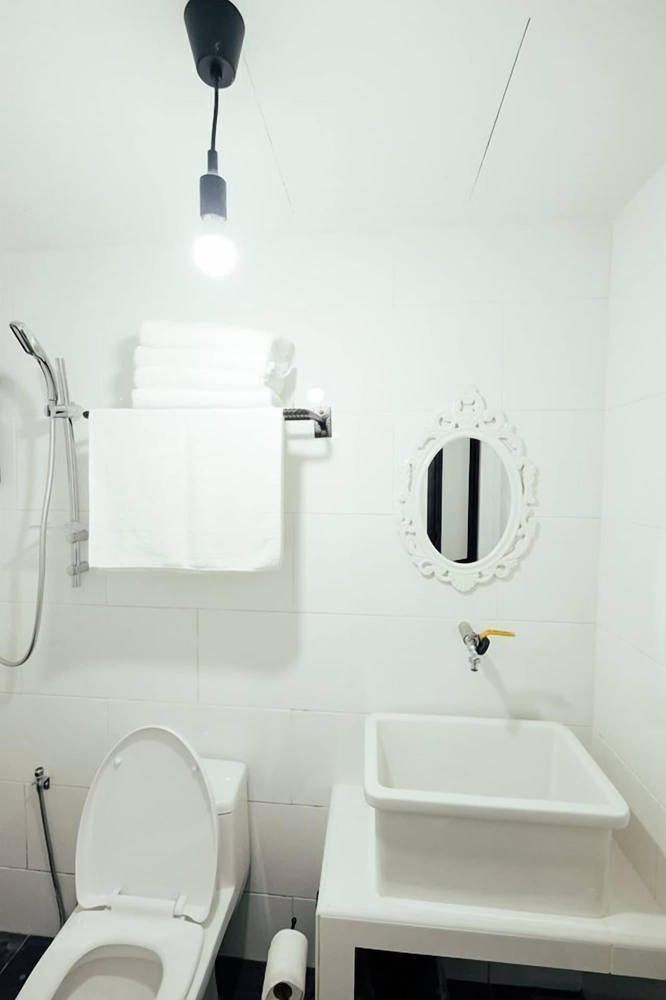 White Loft Hotel Malacca Bagian luar foto
