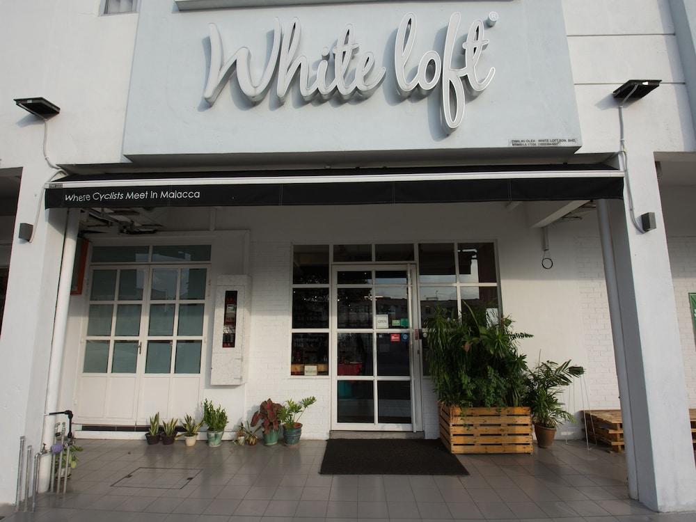 White Loft Hotel Malacca Bagian luar foto