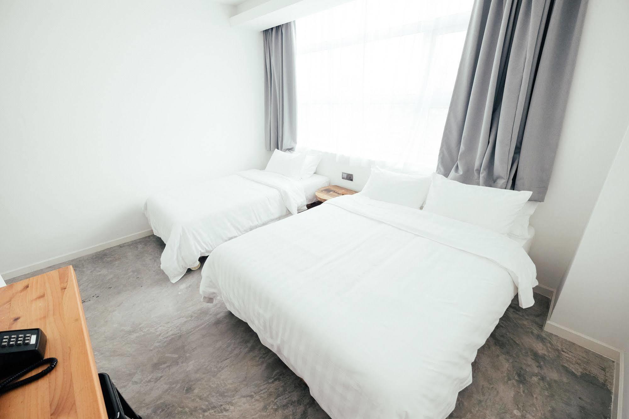 White Loft Hotel Malacca Bagian luar foto