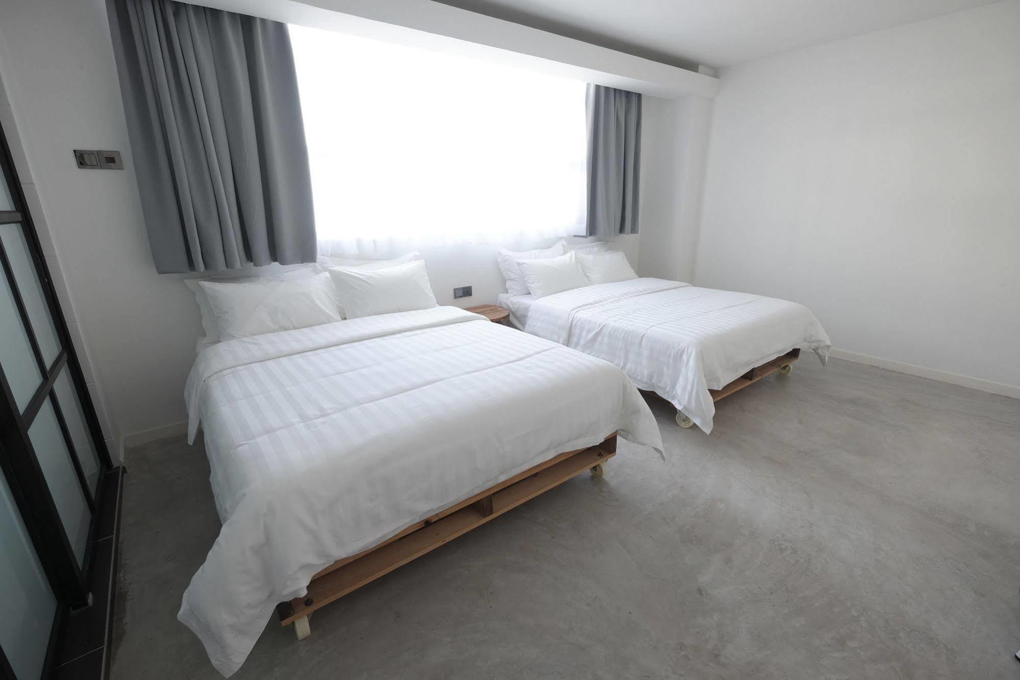White Loft Hotel Malacca Bagian luar foto