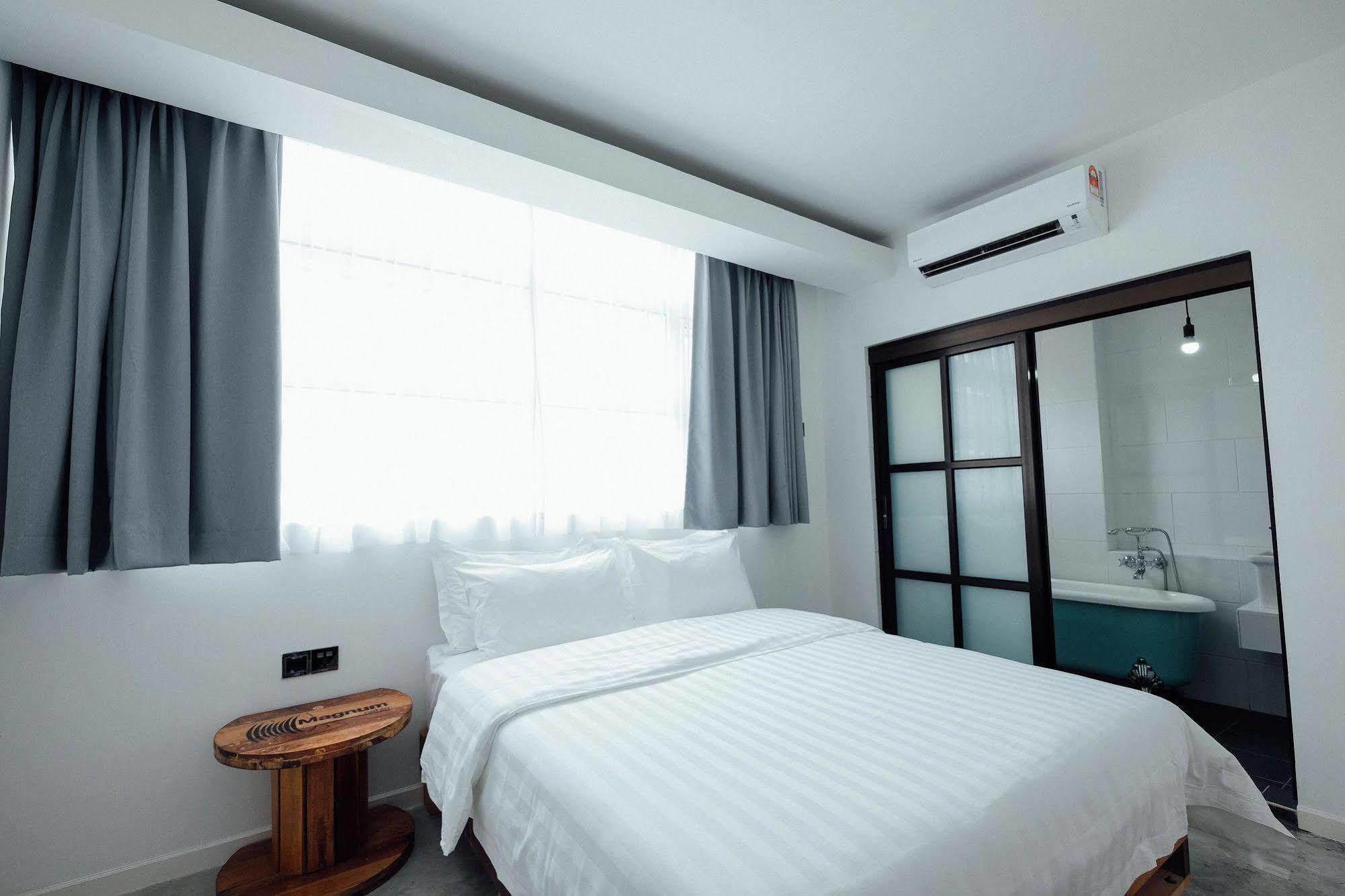 White Loft Hotel Malacca Bagian luar foto