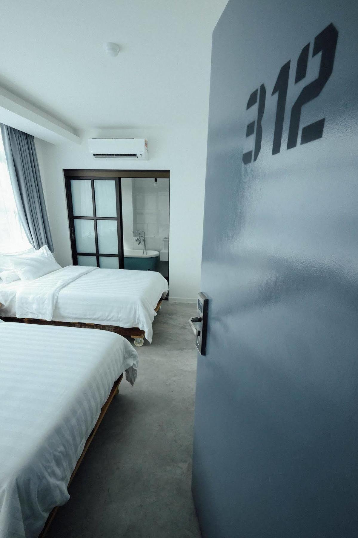 White Loft Hotel Malacca Bagian luar foto