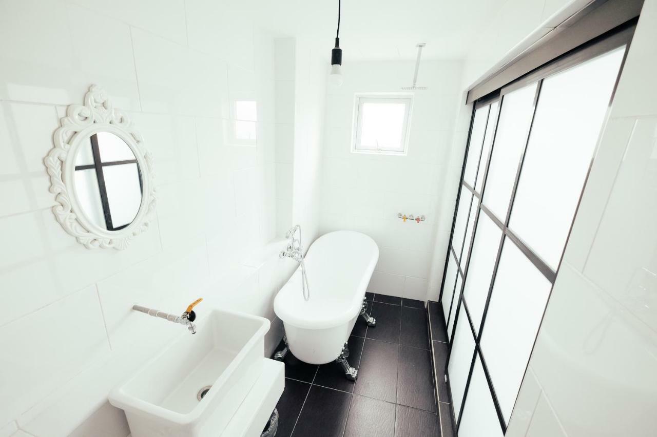 White Loft Hotel Malacca Bagian luar foto